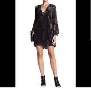 REVOLVE Astr The Label Stevie Burnout Velvet Dress Sheer Navy & Gold Sz S NWT
